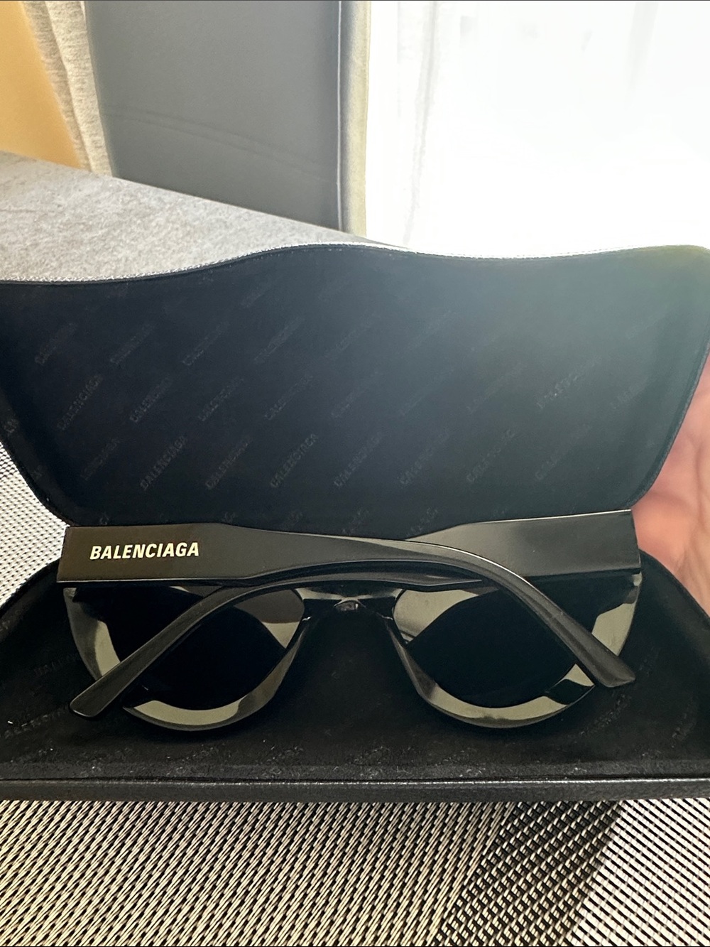 Balenciaga Glossy Black Round Cat-Eye Sunglasses - Picture 5 of 5
